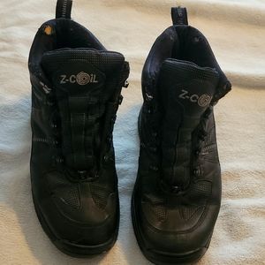 Mens Z-Coil size 10 hiker, enclosed heals, needs shield laces, lightly worn.